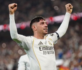 kaiyun-皇马苦寻多年的右路“新贝尔”已在阵中 巴尔韦德半场戴帽打爆曼城