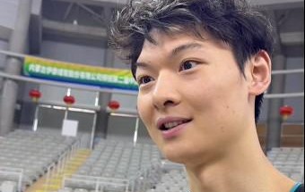 开云体育app-俱乐部杯再战广东，王哲林：有种季后赛的感觉，目标就是卫冕