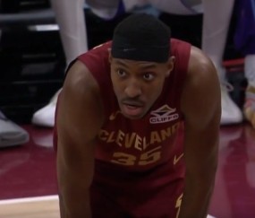 开云体育官网-你还真别说！骑士双向汤姆林抢断反击加速 起三步滑翔单臂战斧！