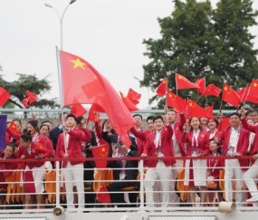 开云体育-【图集】中国体育代表团正式亮相 马龙挥舞五星红旗