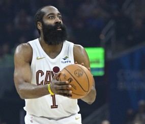 开云体育-22年首轮4-2！哈登上次季后赛打猛龙场均19分10.2助&amp;命中率40.5%