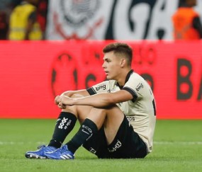 开云体育官网-体检室中发现脚伤，18岁巴西中场转会被巴黎喊卡？